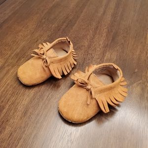 Old navy size 12-18 months mocassins